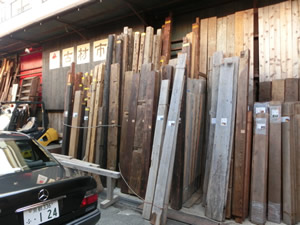 古材梁・柱、桁類、バーンボード・家具など色々な在庫があります。