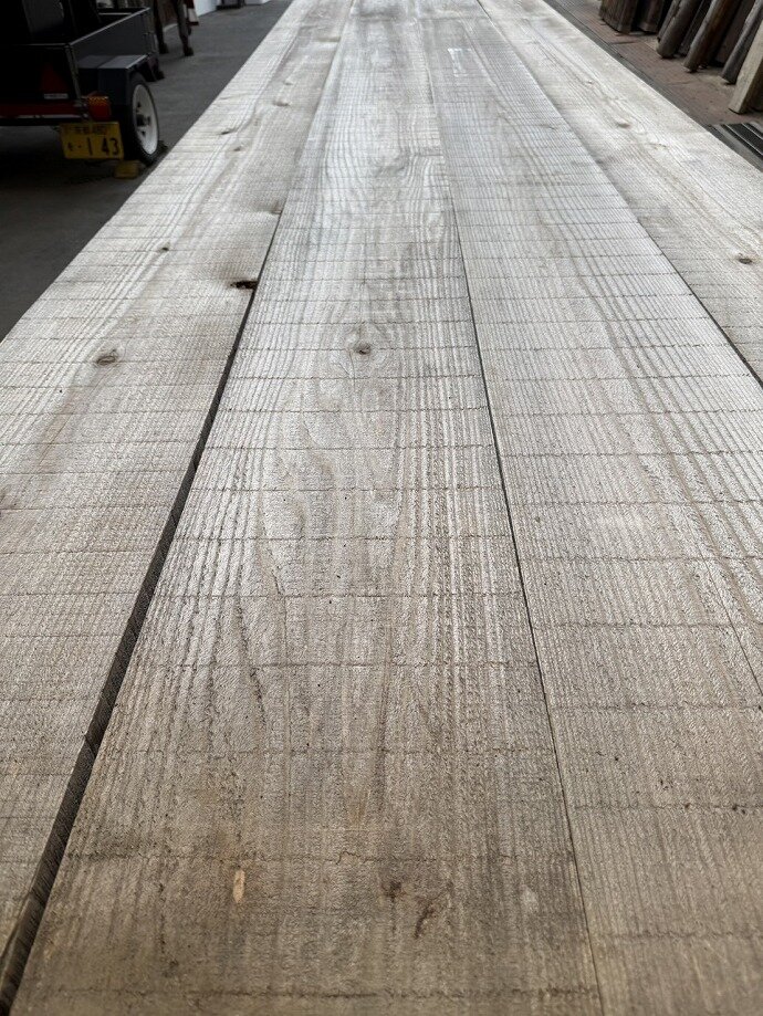 帯鋸目（バーンドソー）　古材板　厚切ボード（シルバーグレー）