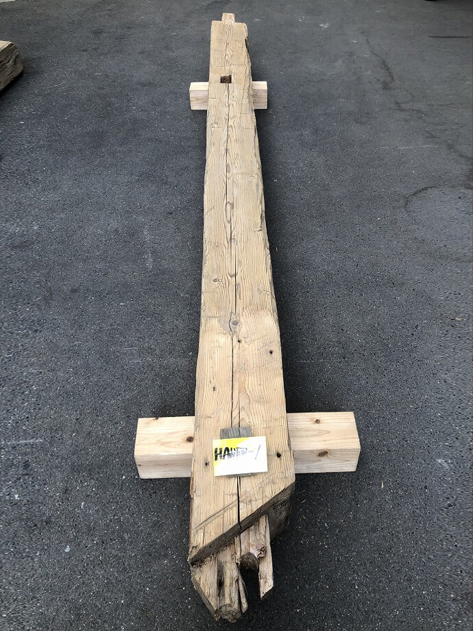 カナダ産ハンドヒューン古材梁・柱