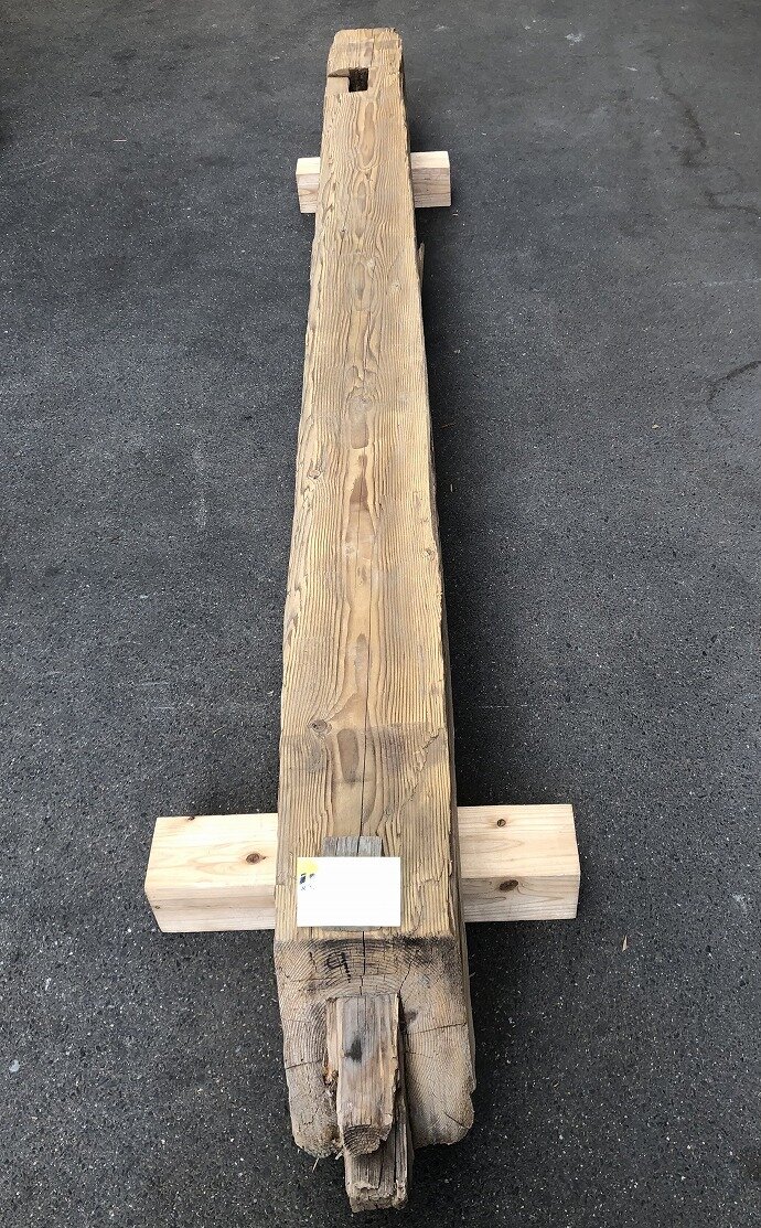 カナダ産ハンドヒューン古材梁・柱