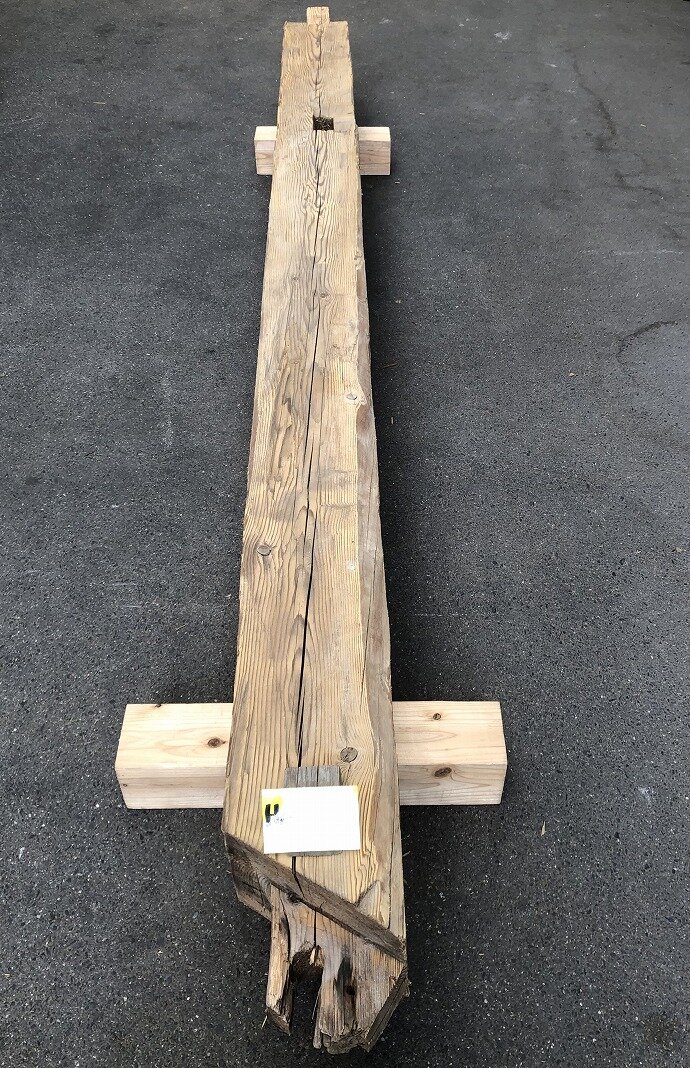カナダ産ハンドヒューン古材梁・柱