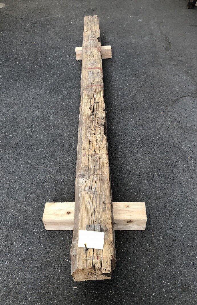 カナダ産ハンドヒューン古材梁・柱