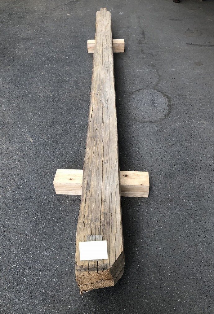 カナダ産ハンドヒューン古材梁・柱