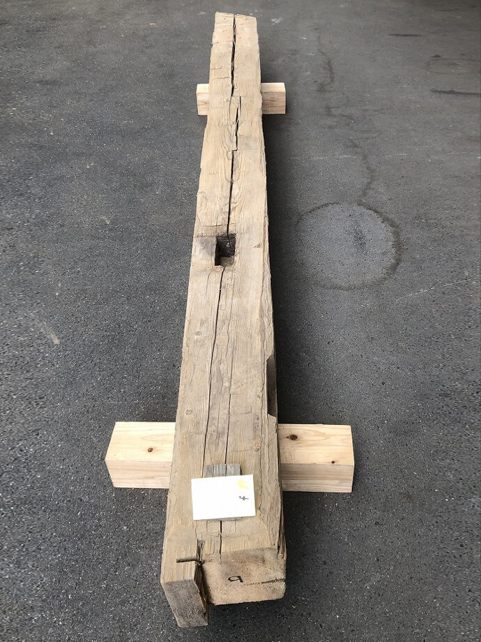 カナダ産ハンドヒューン古材梁・柱