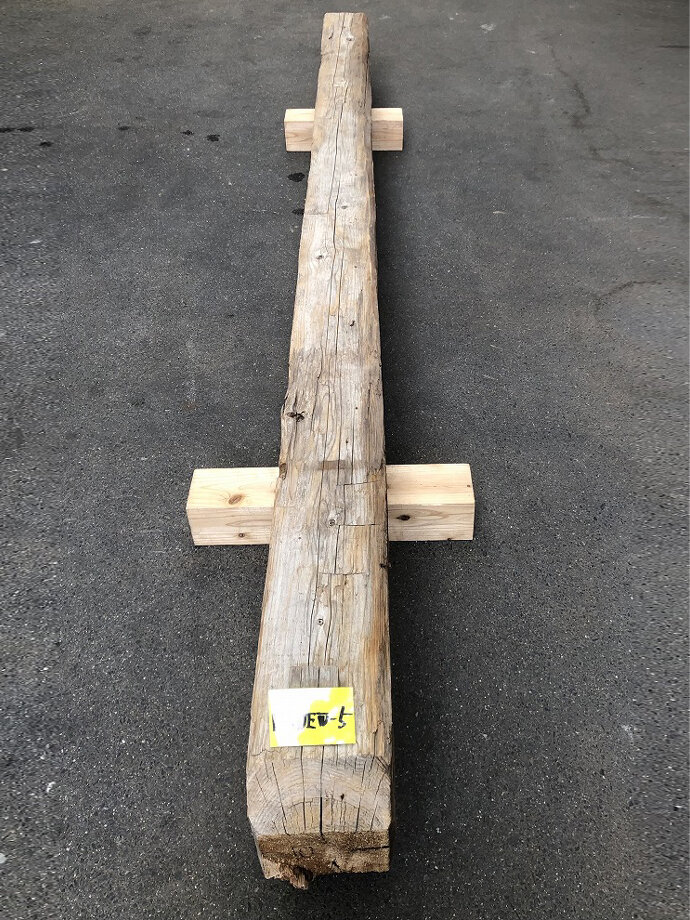 カナダ産ハンドヒューン古材梁・柱
