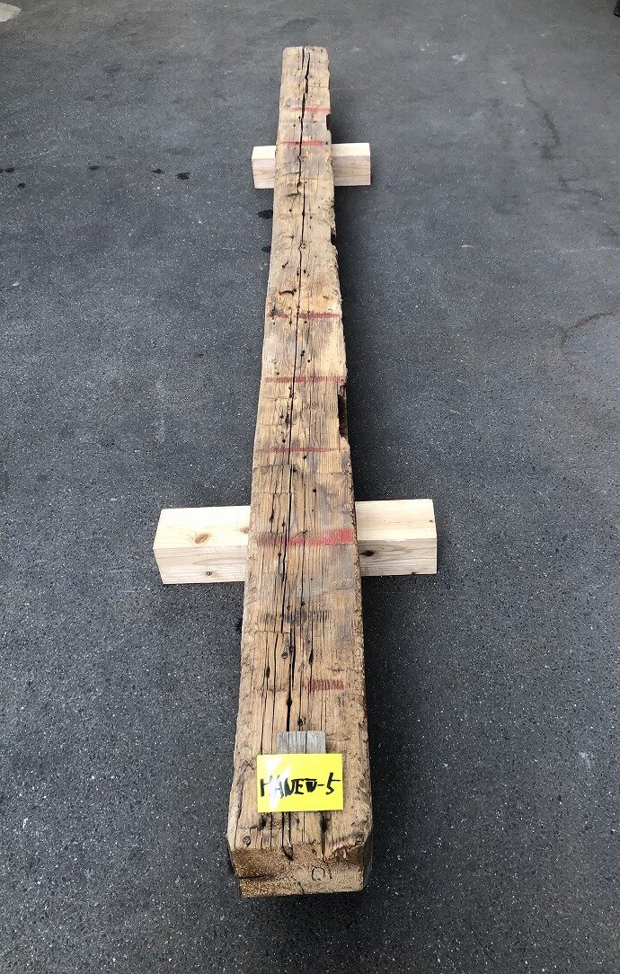 カナダ産ハンドヒューン古材梁・柱