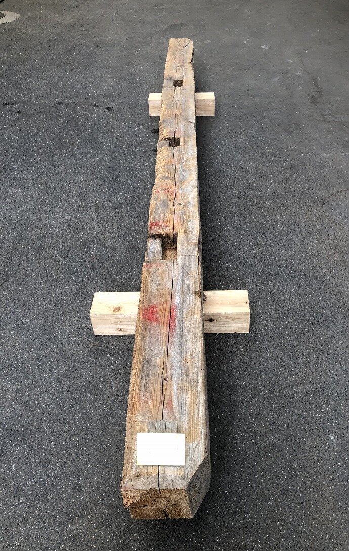 カナダ産ハンドヒューン古材梁・柱