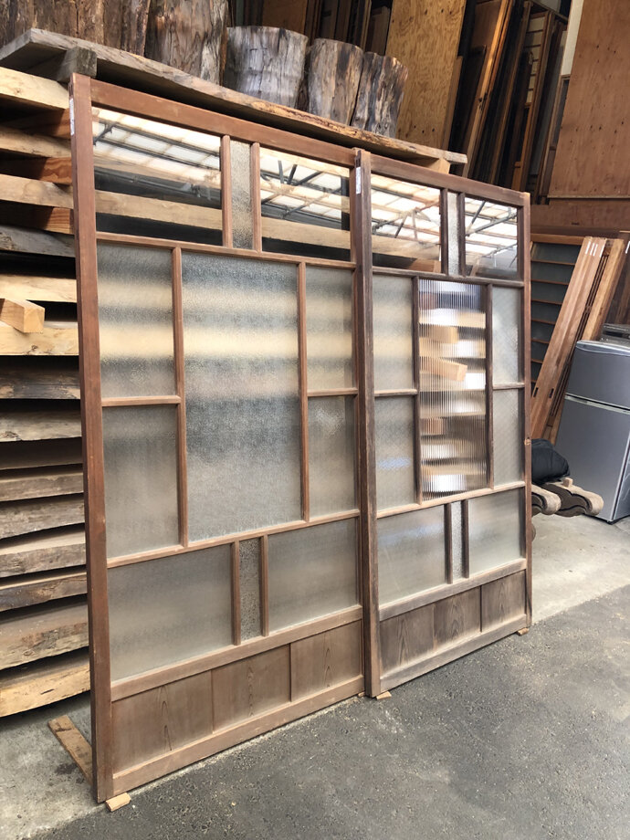 古建具（ガラス戸）の古材