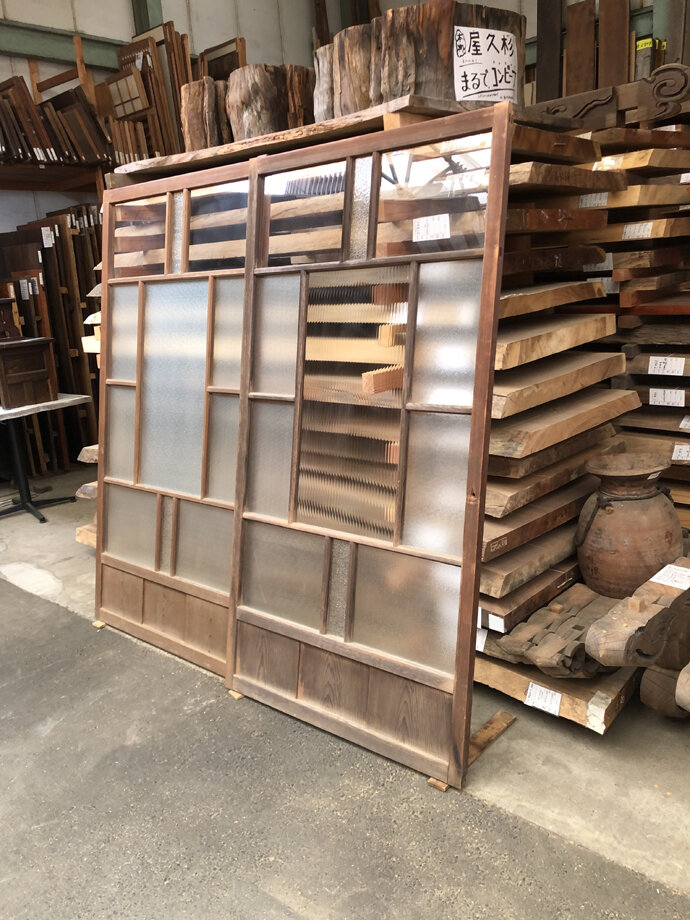 古建具（ガラス戸）の古材