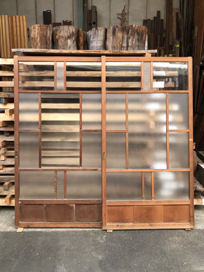 古建具（ガラス戸）の古材