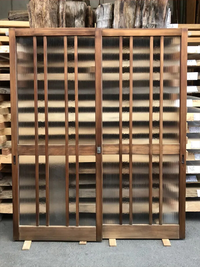 古建具（ガラス戸）の古材