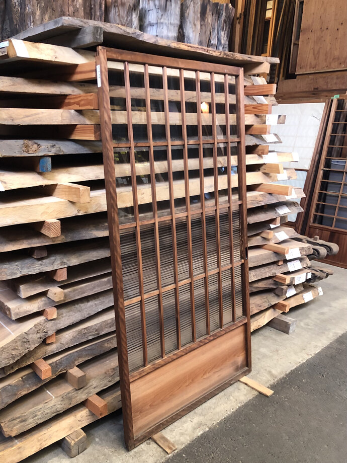 古建具（ガラス戸）の古材