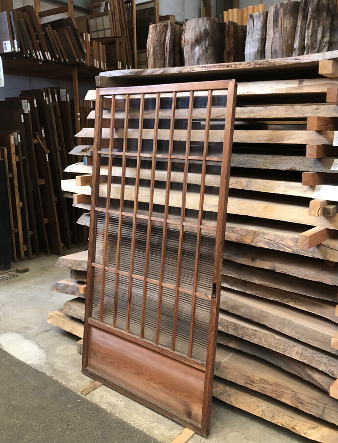 古建具（ガラス戸）の古材