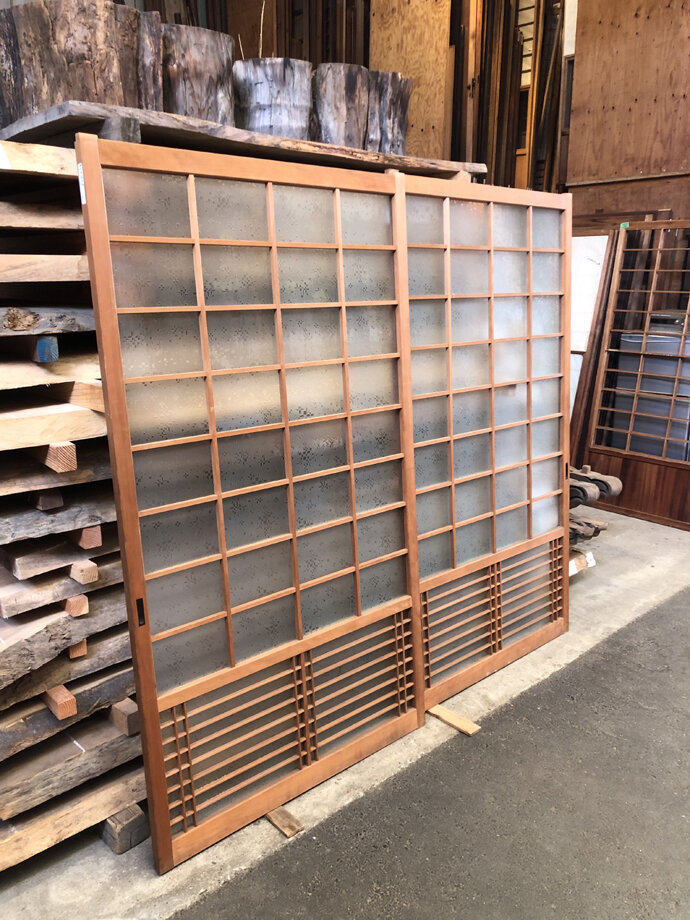 古建具（ガラス戸）の古材