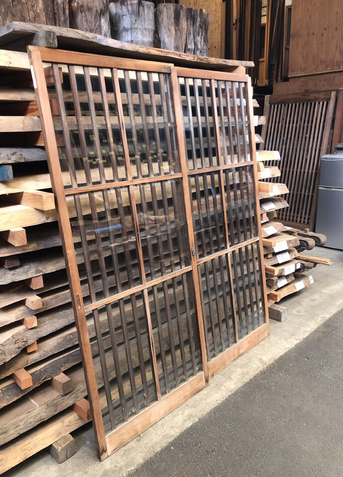 古建具（ガラス戸）の古材