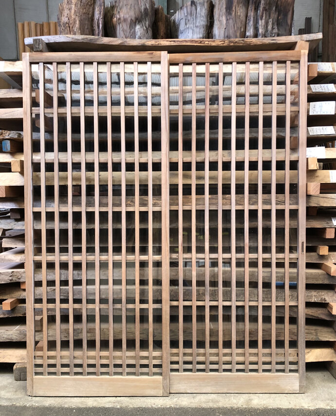 古建具（ガラス戸）の古材