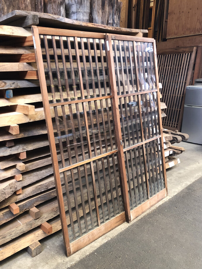 古建具（ガラス戸）の古材