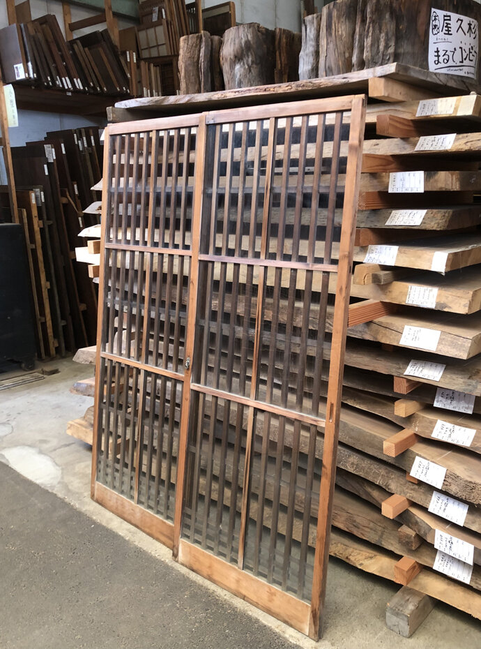 古建具（ガラス戸）の古材
