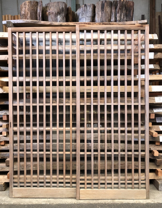 古建具（ガラス戸）の古材
