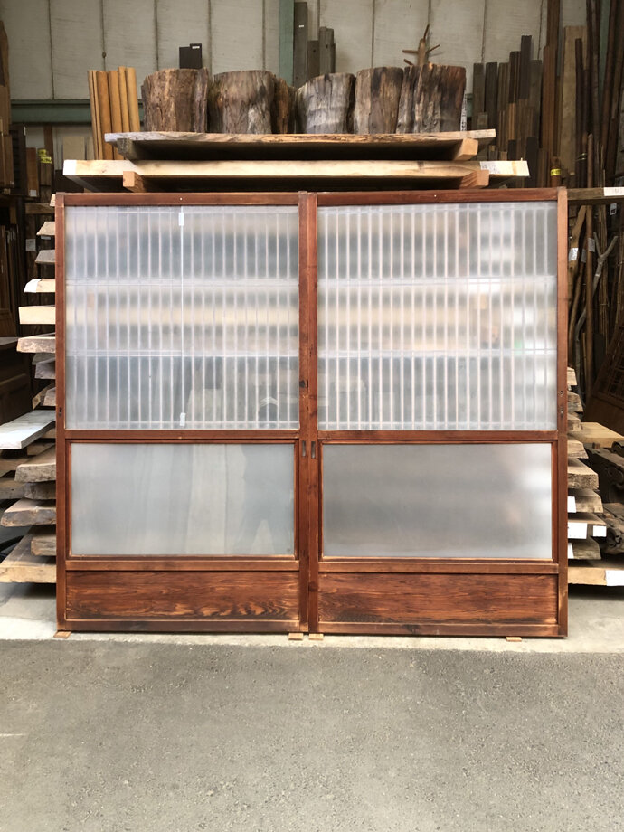 古建具（ガラス戸）の古材