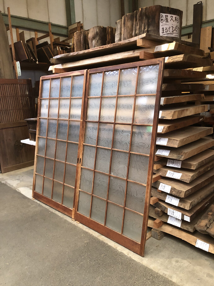 古建具（ガラス戸）の古材
