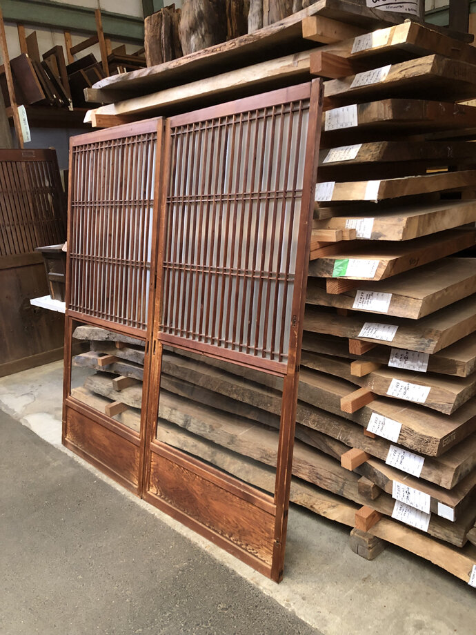 古建具（ガラス戸）の古材