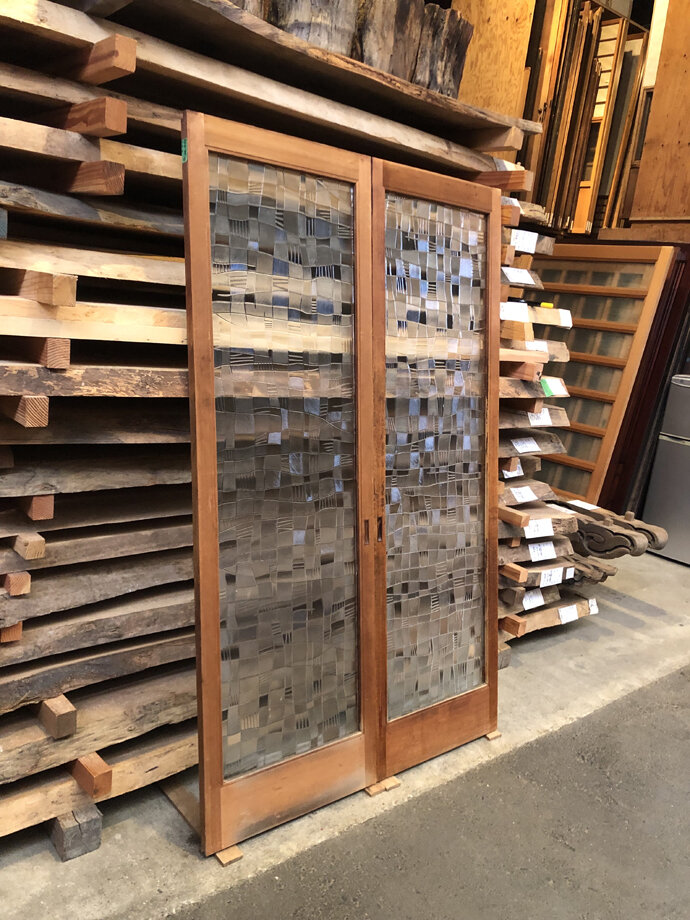 古建具（ガラス戸）の古材
