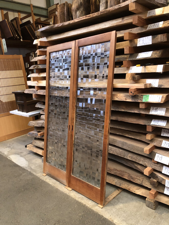 古建具（ガラス戸）の古材