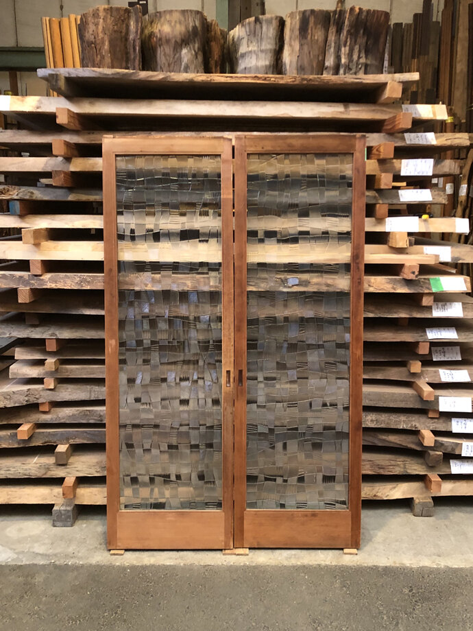 古建具（ガラス戸）の古材