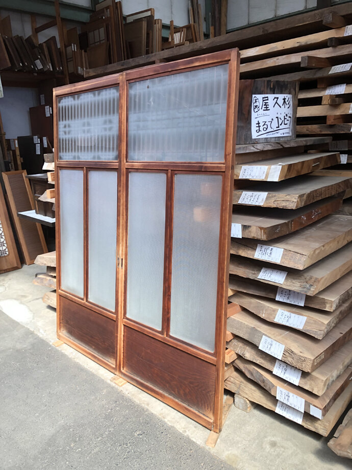 古建具（ガラス戸）の古材