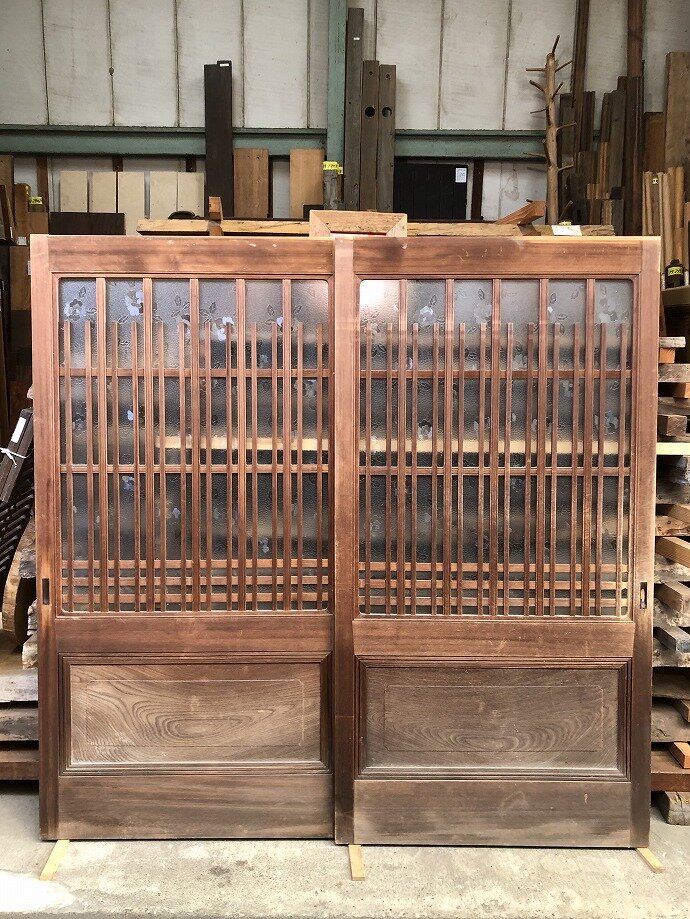 古建具（ガラス戸）の古材