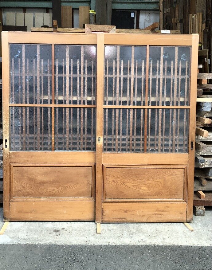 古建具（ガラス戸）の古材
