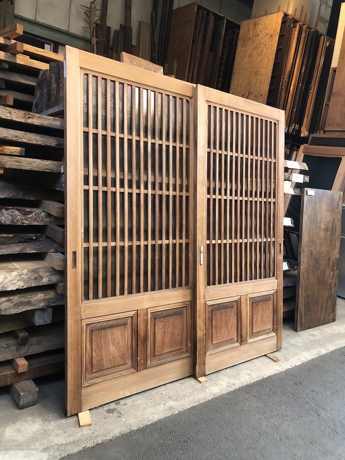 古建具（ガラス戸）の古材