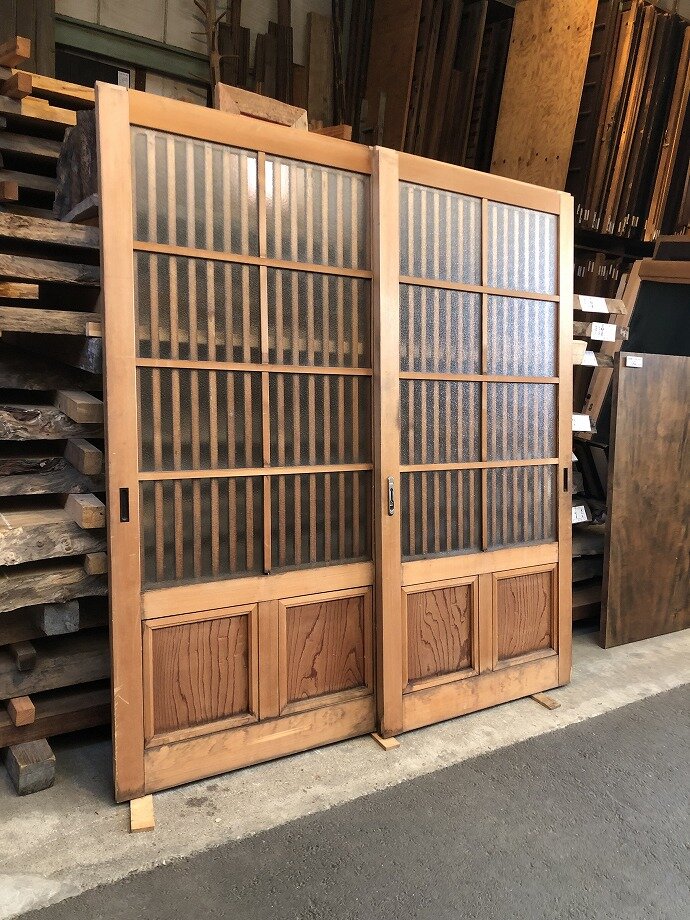 古建具（ガラス戸）の古材