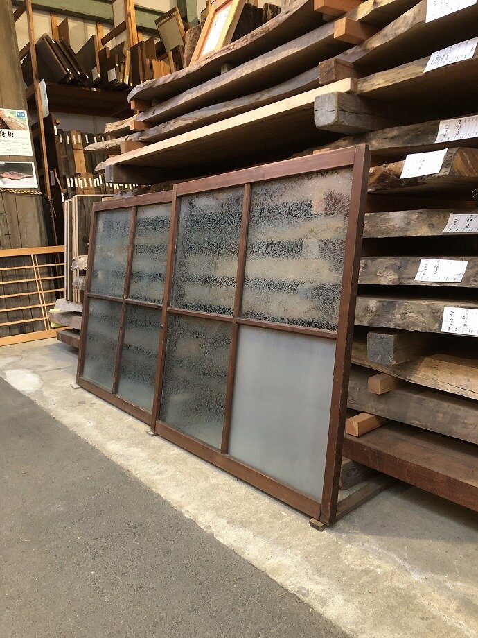 古建具（ガラス戸）の古材