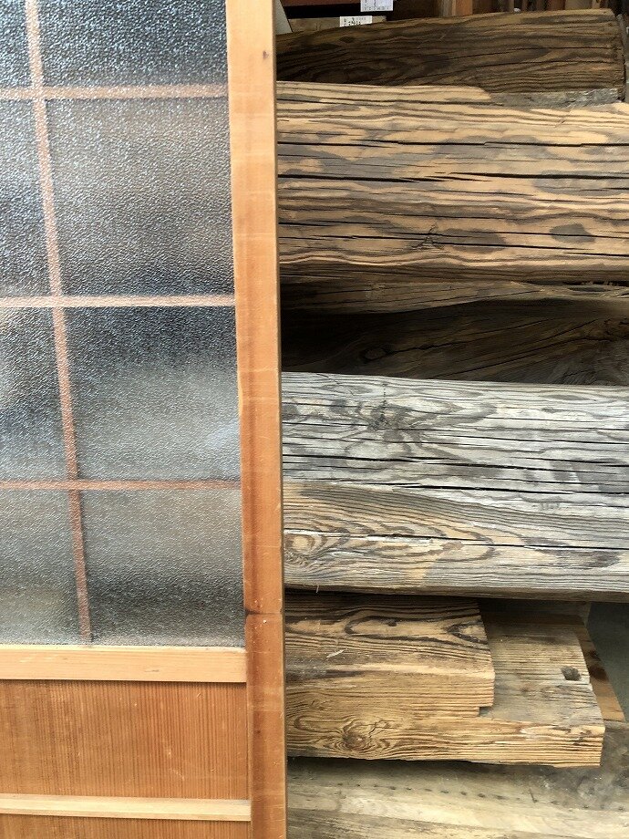 古建具（ガラス戸）の古材
