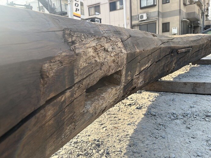 丸太梁の古材