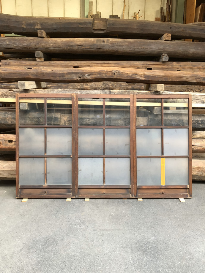 古建具（ガラス戸）の古材