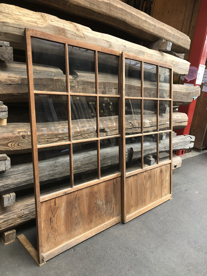 古建具（ガラス戸）の古材