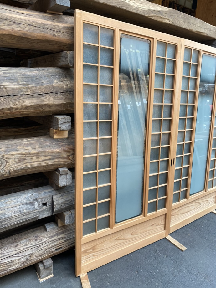 古建具（ガラス戸）の古材
