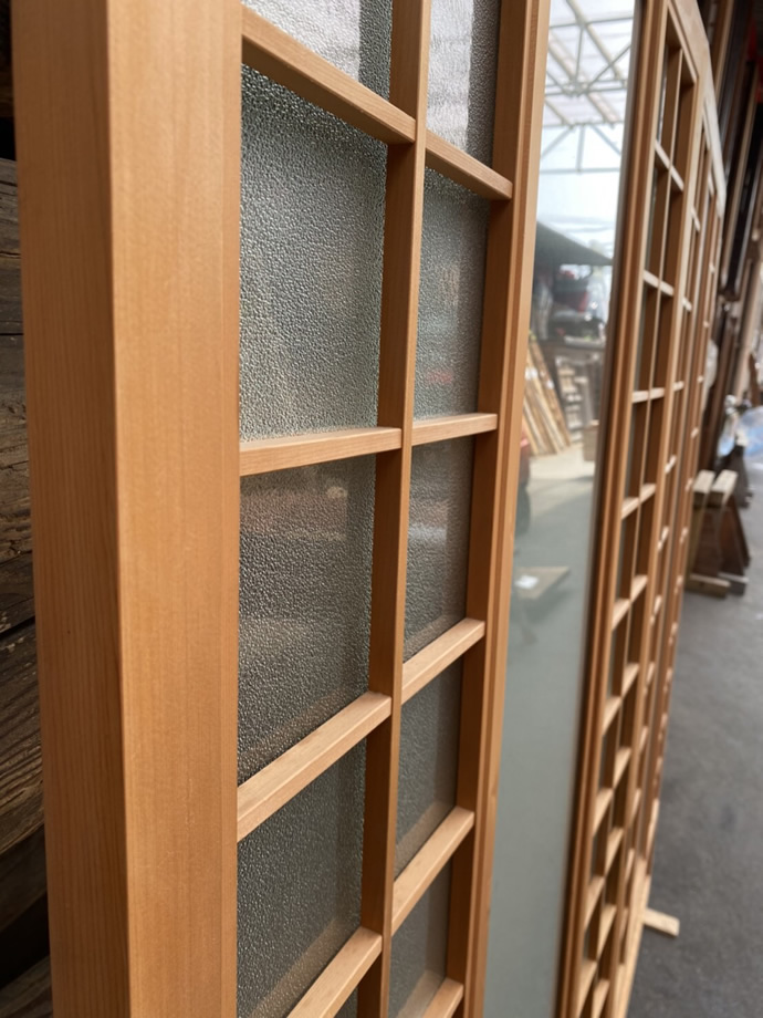古建具（ガラス戸）の古材