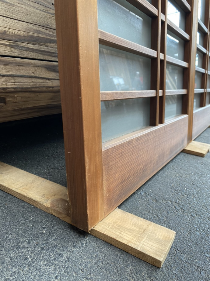 古建具（ガラス戸）の古材