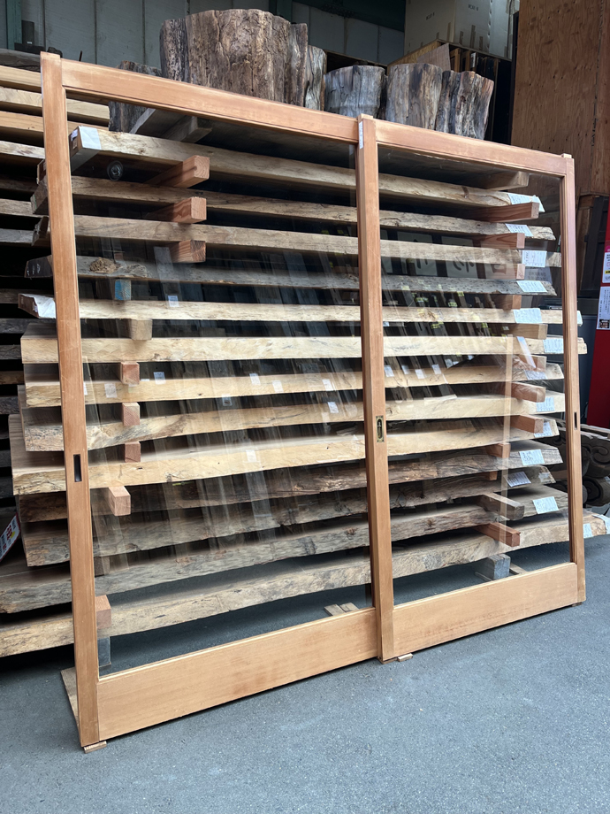 古建具（ガラス戸）の古材