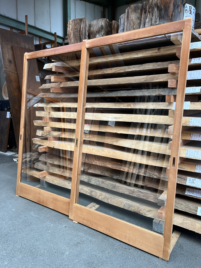 古建具（ガラス戸）の古材