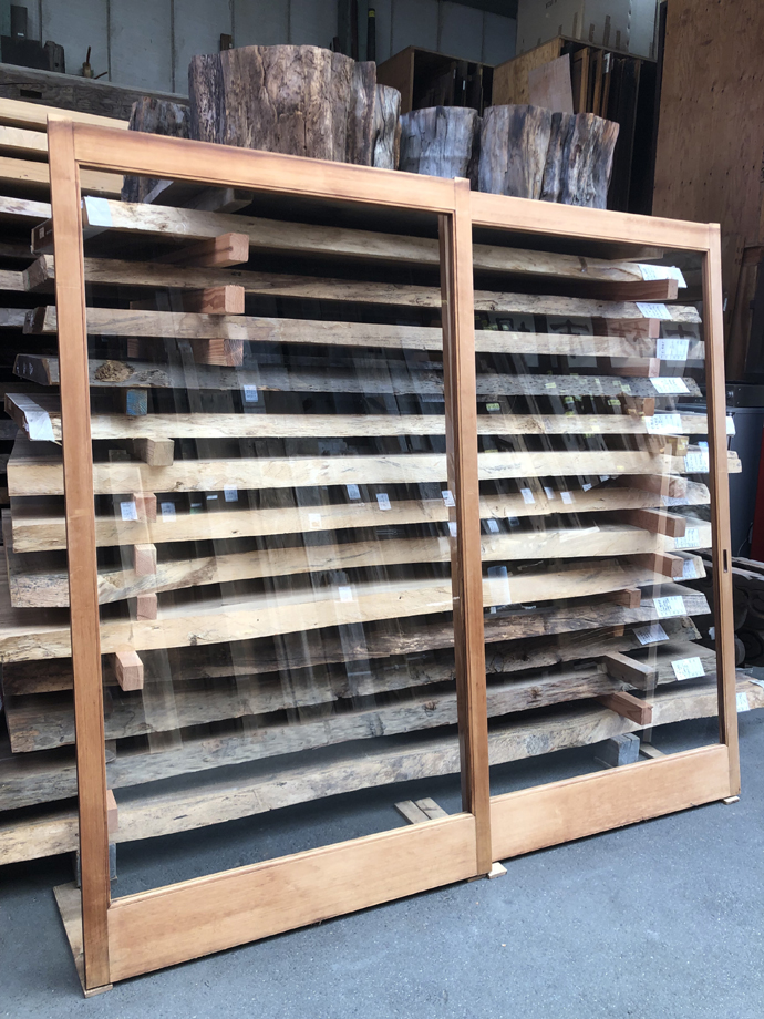 古建具（ガラス戸）の古材
