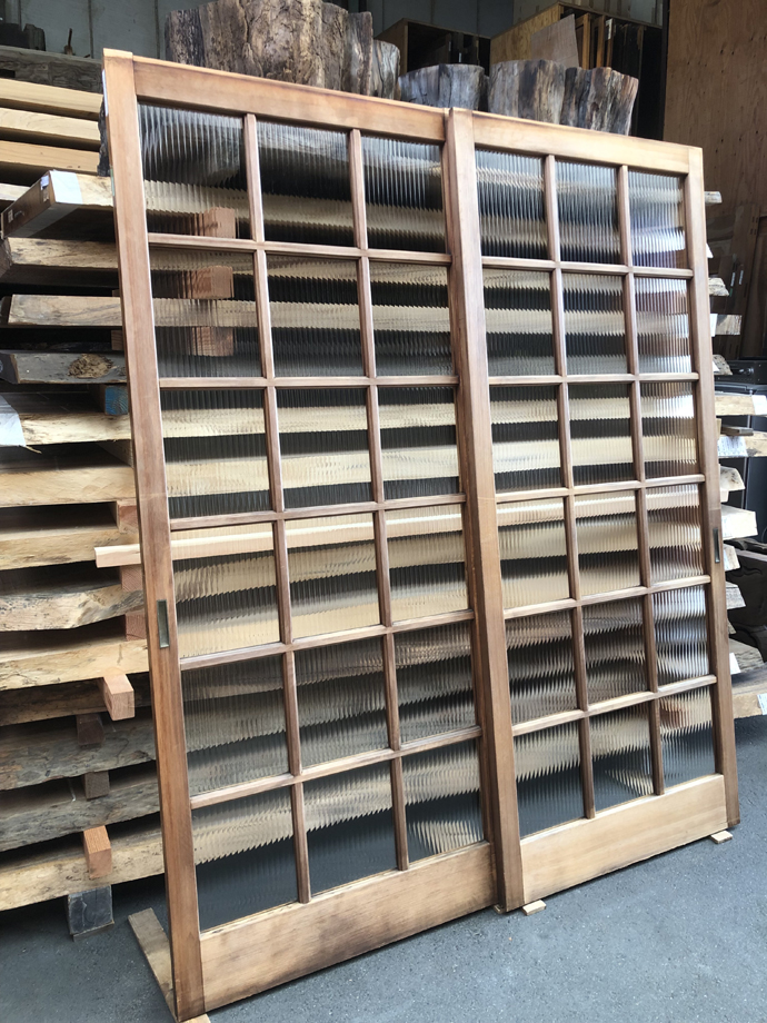 古建具（ガラス戸）の古材