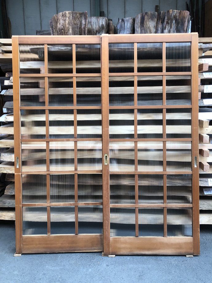 古建具（ガラス戸）の古材