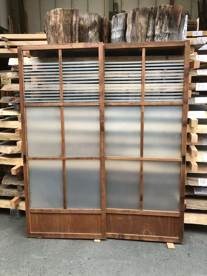 古建具（ガラス戸）の古材