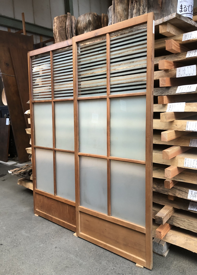 古建具（ガラス戸）の古材