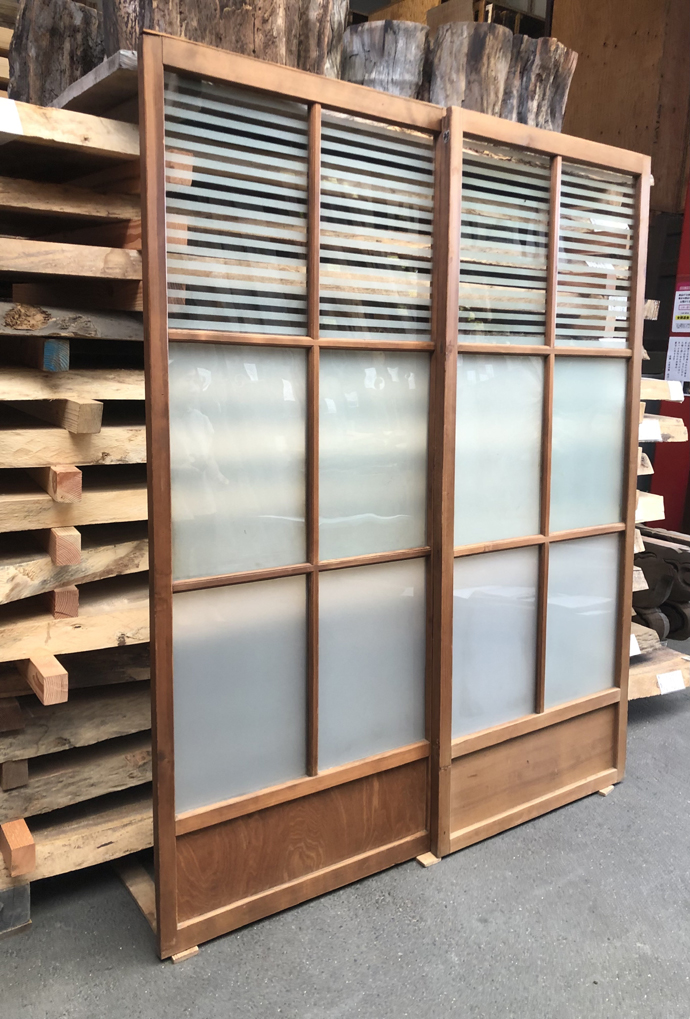 古建具（ガラス戸）の古材